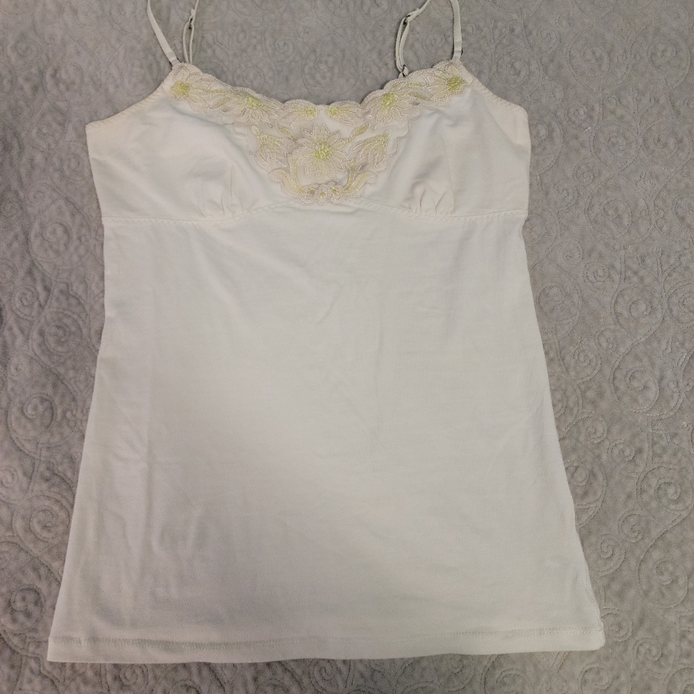 Pretty white American Eagle tank top w/ beautiful green flower detail size small
